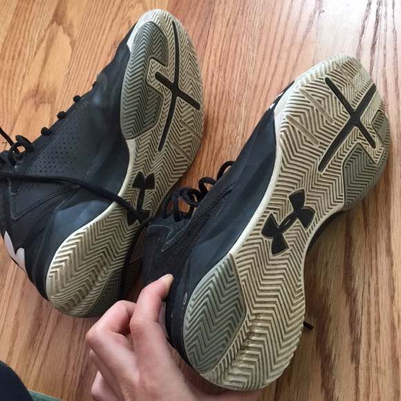 Black under armour basketball shoes - Picture 5 of 5